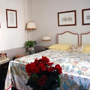 Bed & Breakfast Flowers, Genova
